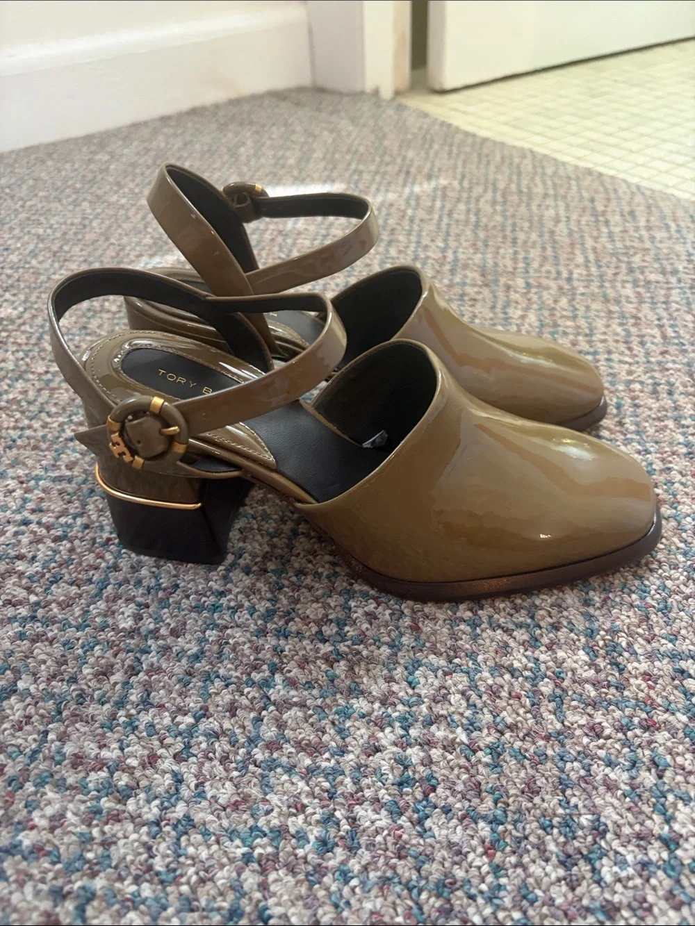 Tory Burch Multi-Logo Mary Jane Pumps in Toasted Sesame size 7